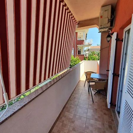 アパート Toni777 ロヴィニ