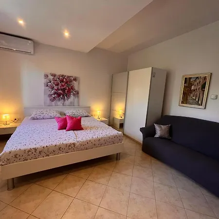 アパート Toni777 ロヴィニ