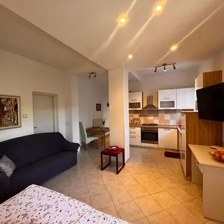 アパート Toni777 ロヴィニ