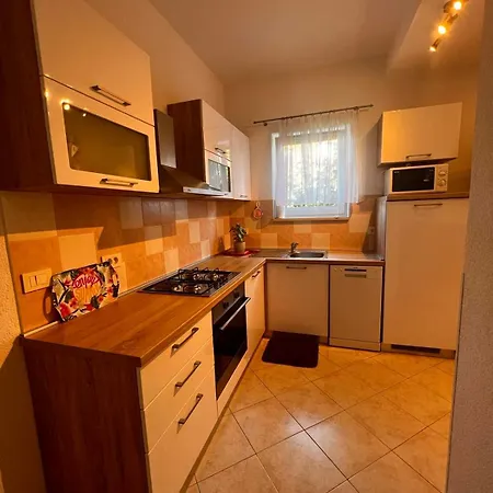 Toni777 アパート ロヴィニ